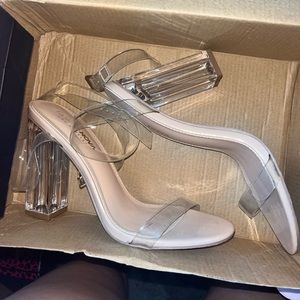 CLEAR NUDE HEELS